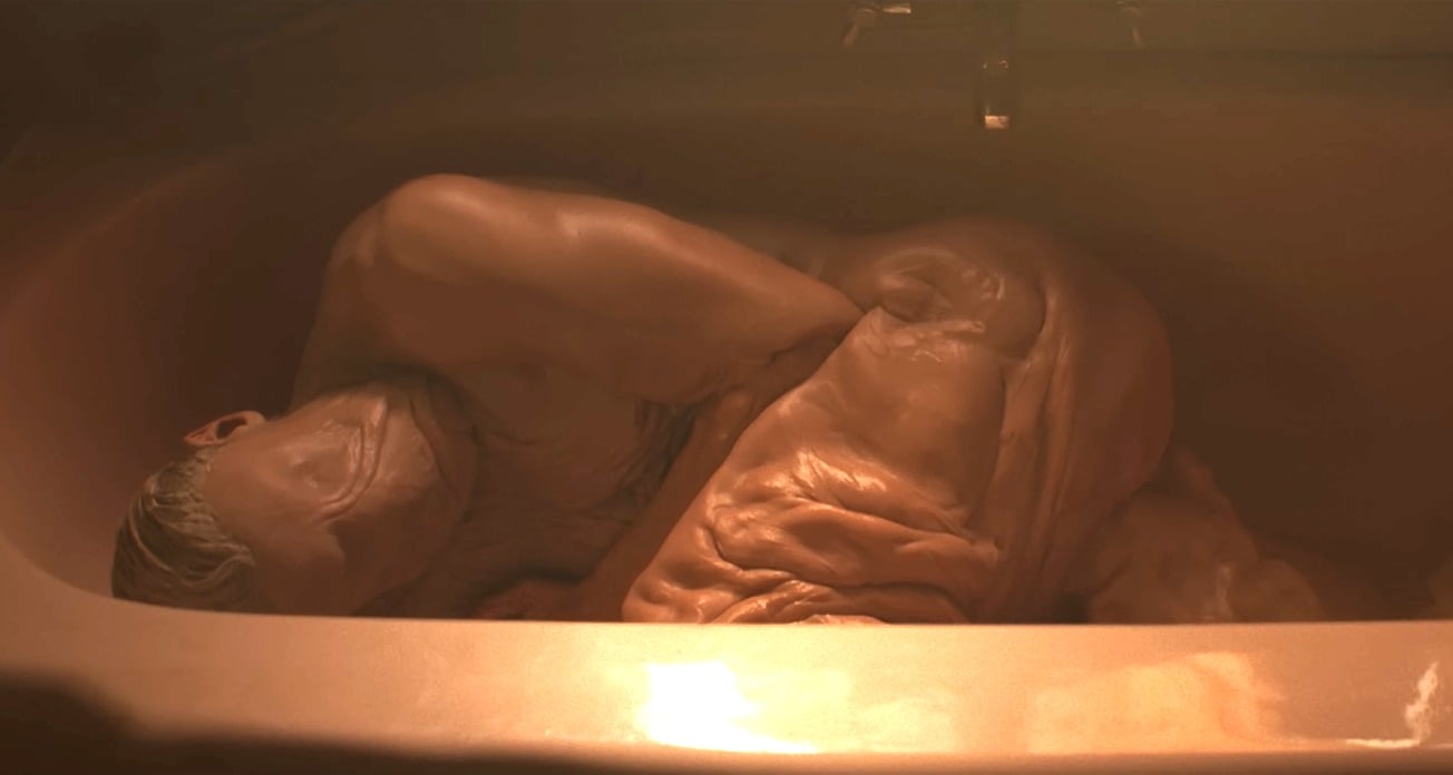 Cara-de-Barro ganha trailer completo e com destaque para o primeiro terror corporal da DC Studios