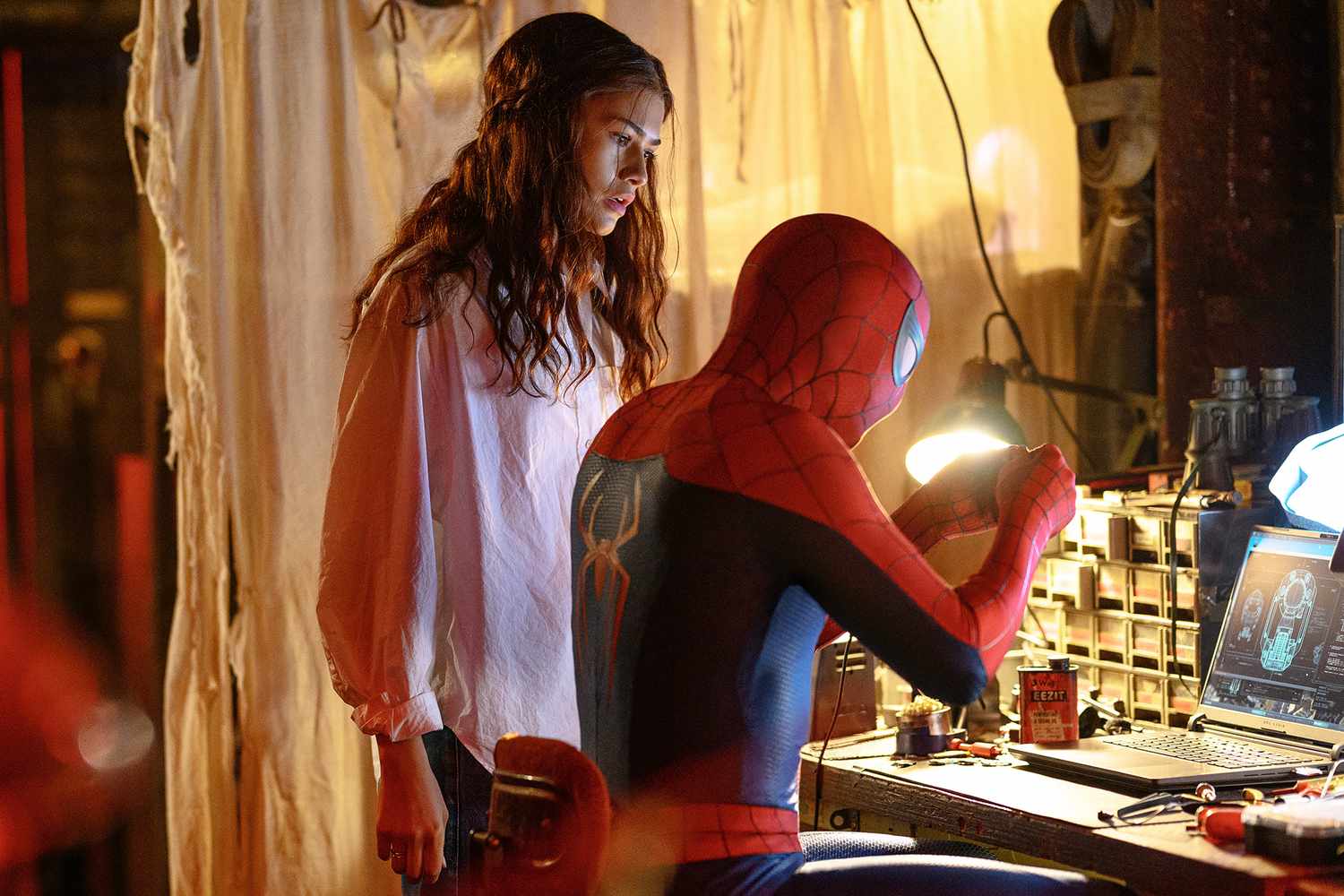 Zendaya revela que pediu mudanças no roteiro de Homem-Aranha: Um Novo Dia para recuperar excentricidade de MJ