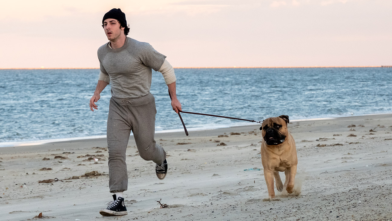 Filme sobre a luta de Stallone para viver Rocky ganha trailer e data de estreia no Brasil