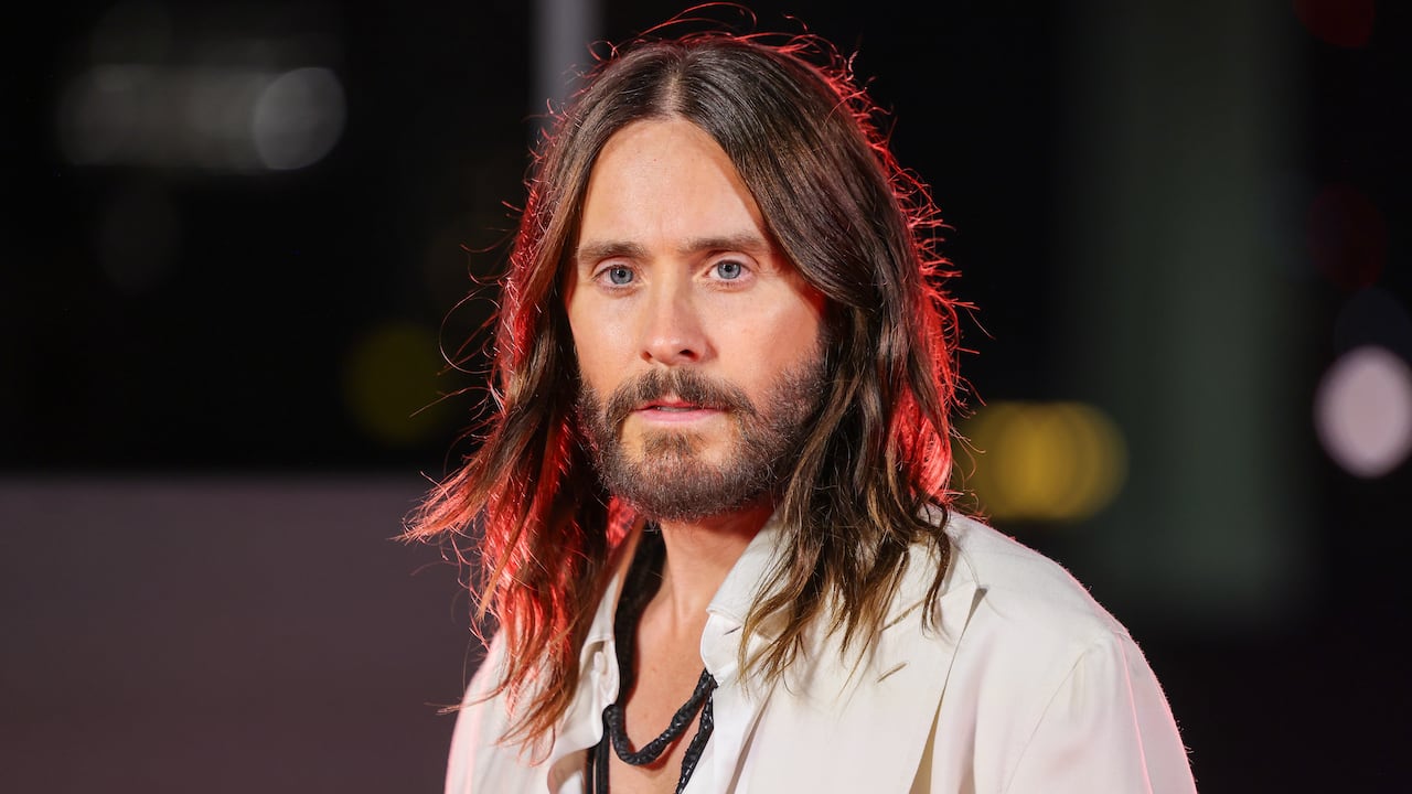 Jared Leto é acusado de abuso sexual por quatro mulheres; ator nega