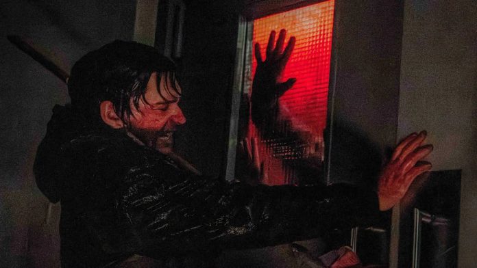 Filme de Resident Evil ganha novo trailer e mostra caos em Raccoon City