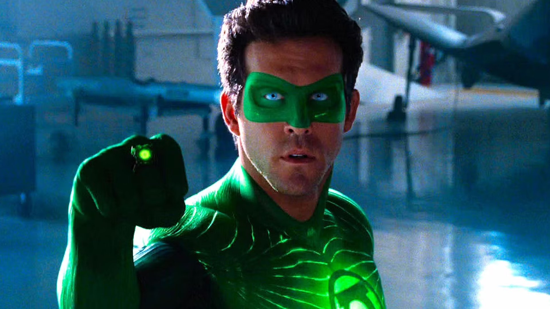 James Gunn desmente rumor sobre Ryan Reynolds em Lanternas