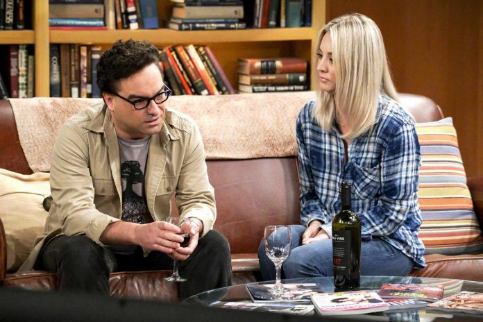 Diretor de The Big Bang Theory conta bastidores do fim de Penny e Leonard logo após término de Kaley Cuoco e Johnny Galecki