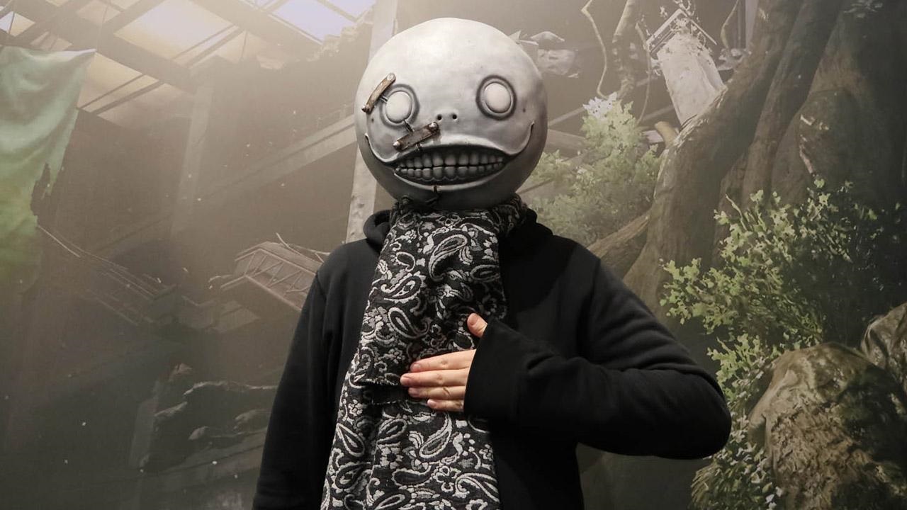 Yoko Taro, criador de Nier, lamenta fim dos jogos físicos e admite que errou sobre o futuro do formato