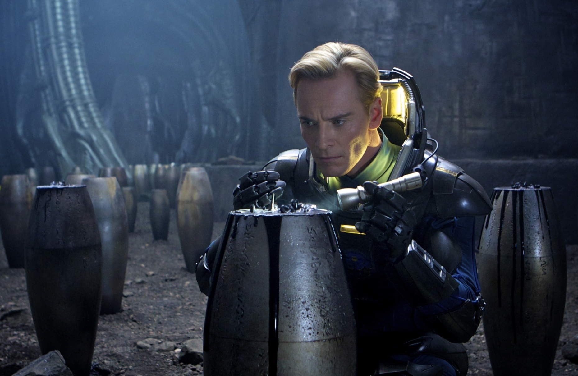Ridley Scott confirma sequência de Alien: Covenant focada em personagem de Michael Fassbender