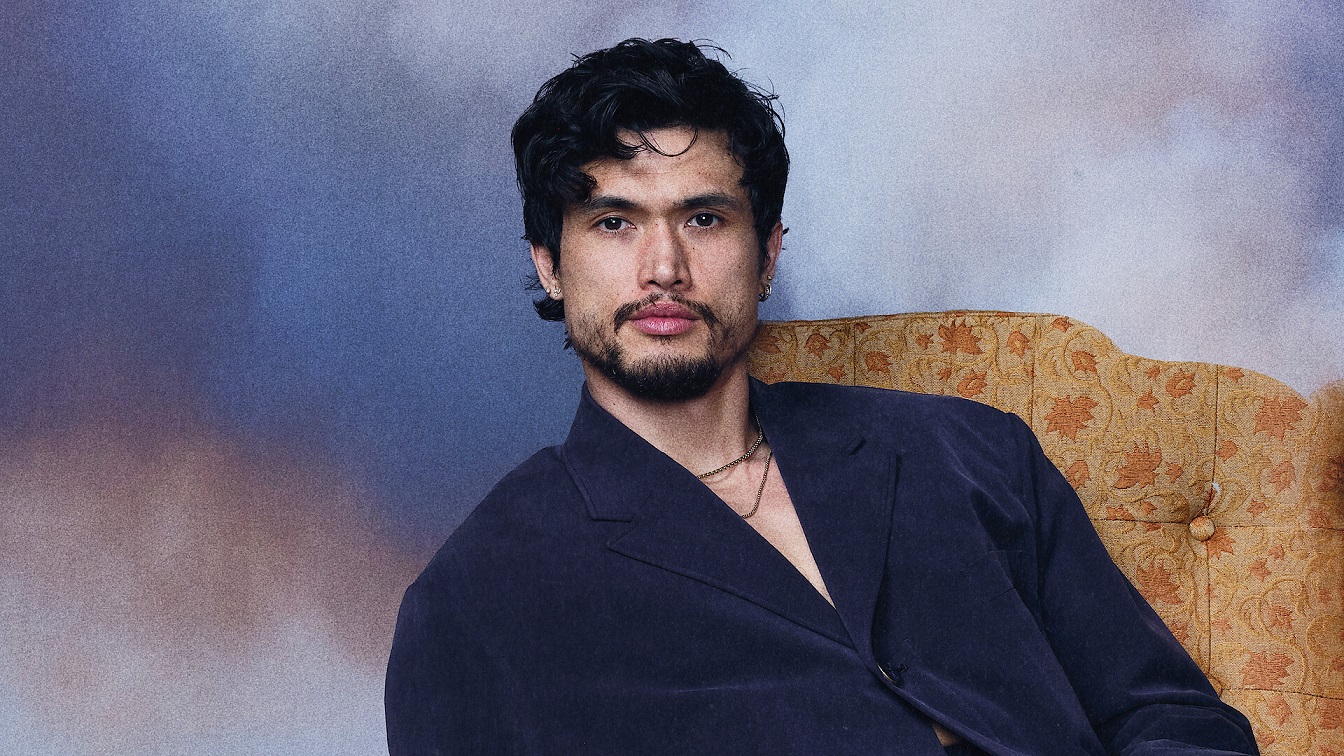 Charles Melton deve ser o Kakashi no live-action de Naruto