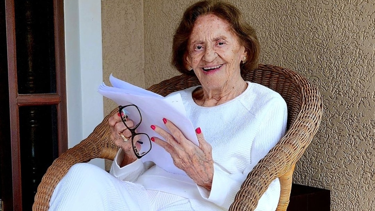 Laura Cardoso, pioneira da TV brasileira, morre aos 98 anos
