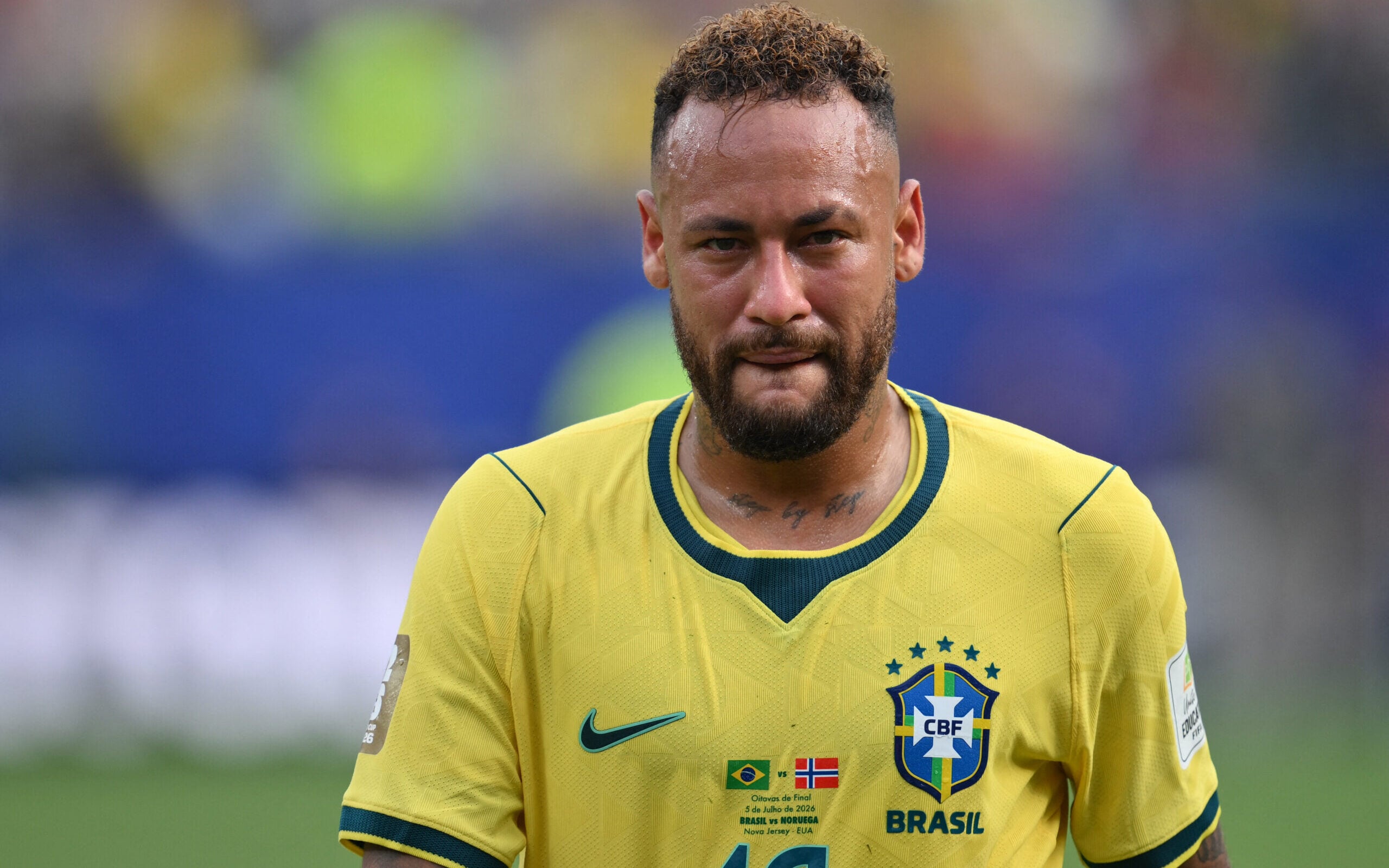 Brad Pitt brinca que vai ensinar Neymar a simular faltas com mais