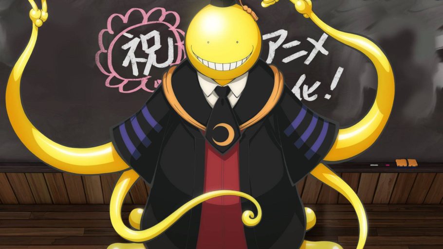 Koro-sensei desenhando no quadro em Assassination Classroom