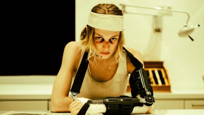 Hunter Schafer revela que filme secreto da A24 é sobre vampiros