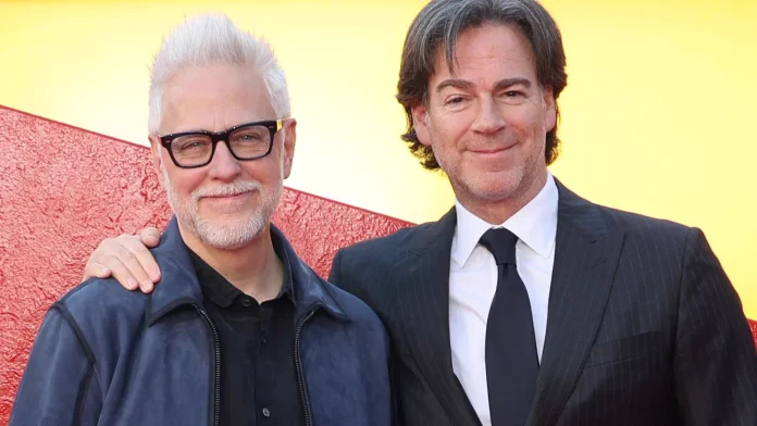 James Gunn e Peter Safran devem continuar no comando da DC Studios depois da fusão entre Paramount e Warner