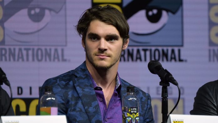 Causa da morte de RJ Mitte, o Walter White Jr. de Breaking Bad, é confirmada