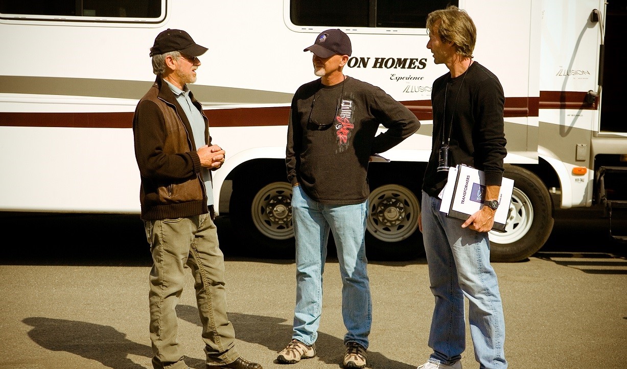 Steven Spielberg assume o comando criativo do próximo Transformers e Michael Bay negocia volta como diretor