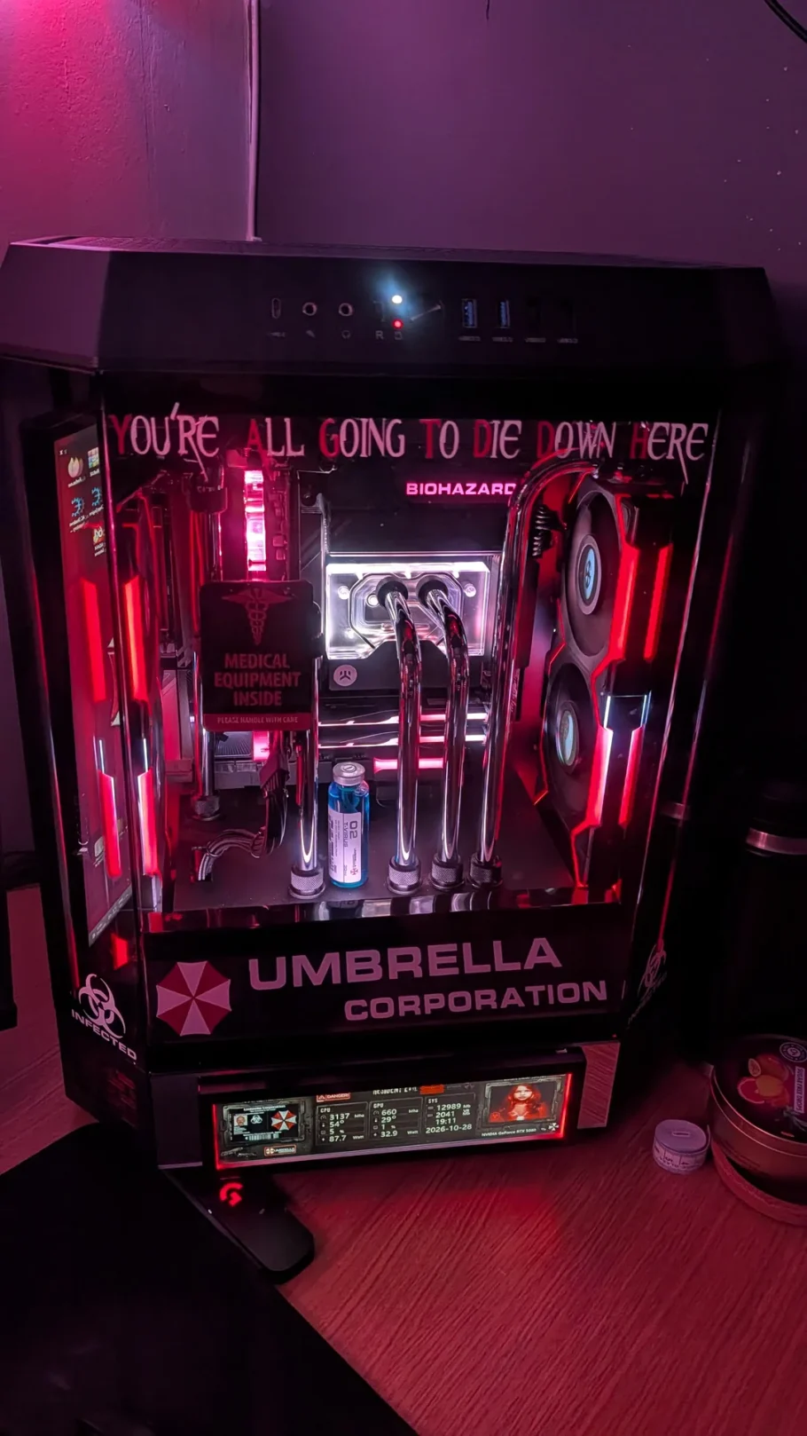 Sistema de refrigeração líquida personalizado do PC inspirado em Resident Evil