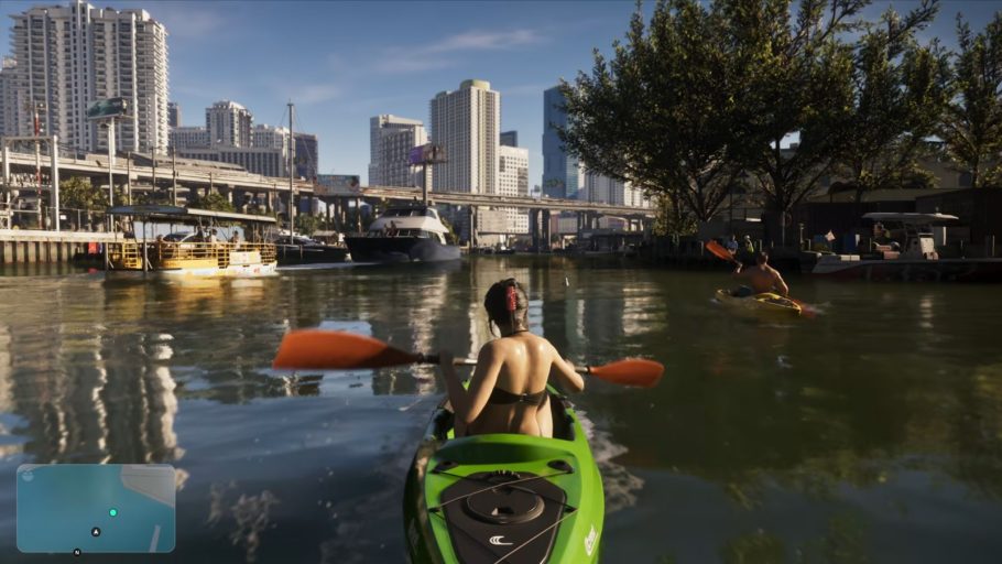 Lucia em um caiaque verde nas águas de Vice City