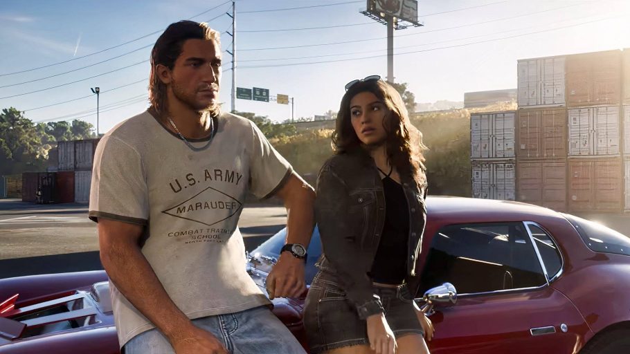 Jason e Lucia encostados em um carro vermelho