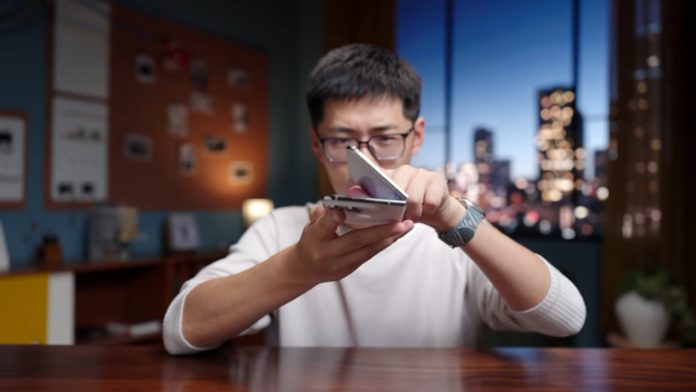 iPhone Duo sobrevive a 11 mil dobras em teste de resistência