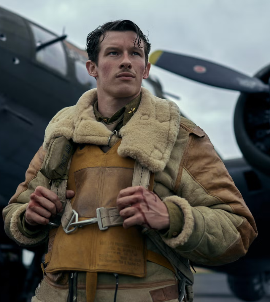 Callum Turner em Mestres do Ar